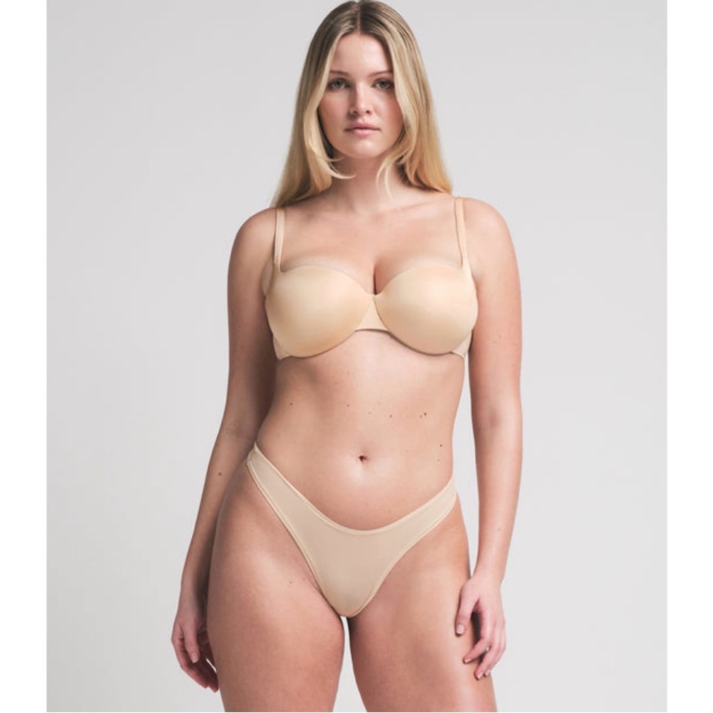 SKIMS Ultimate Balconette Push Up Bra - 40DD in Sand
